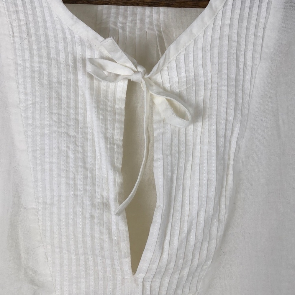 NWOT Gap cream sleeveless top - Picture 3 of 6
